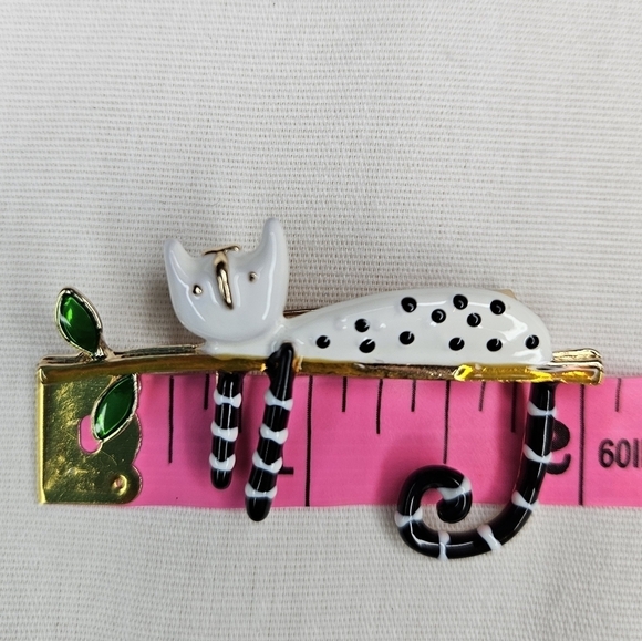 Cat On A Branch Enamel Brooch Pin NWOT Tim Burton Look Brooch Kitty Critter - Picture 8 of 8